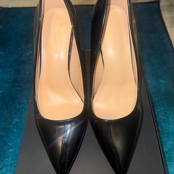 Elegant Black and Red Women's Heels - Picture 2 of 5